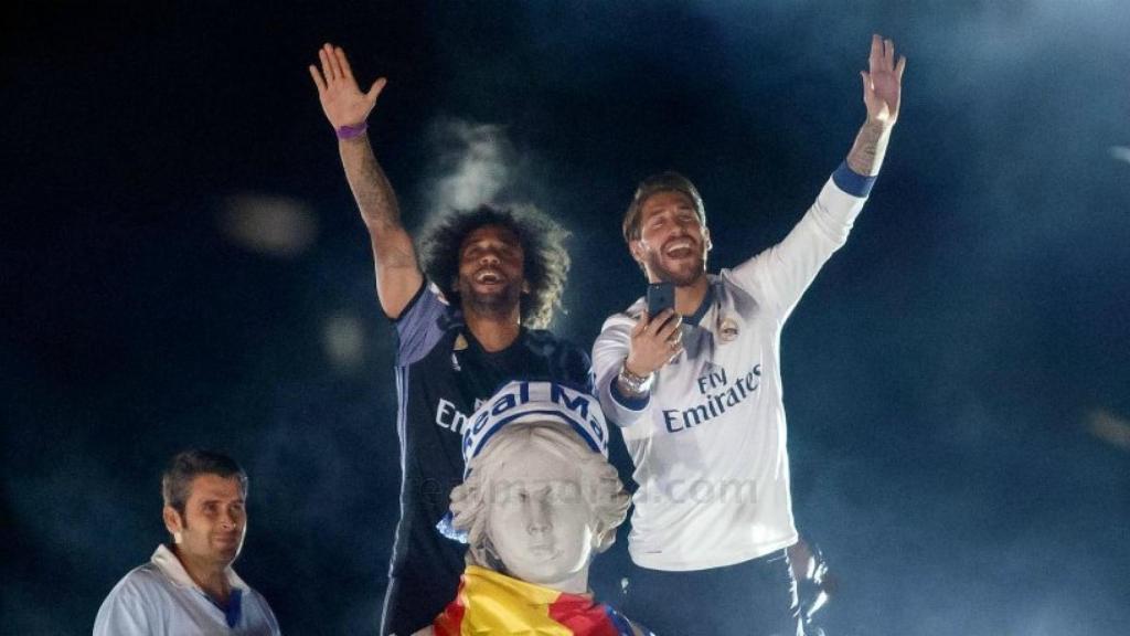 Ramos y Marcelo con la Cibeles