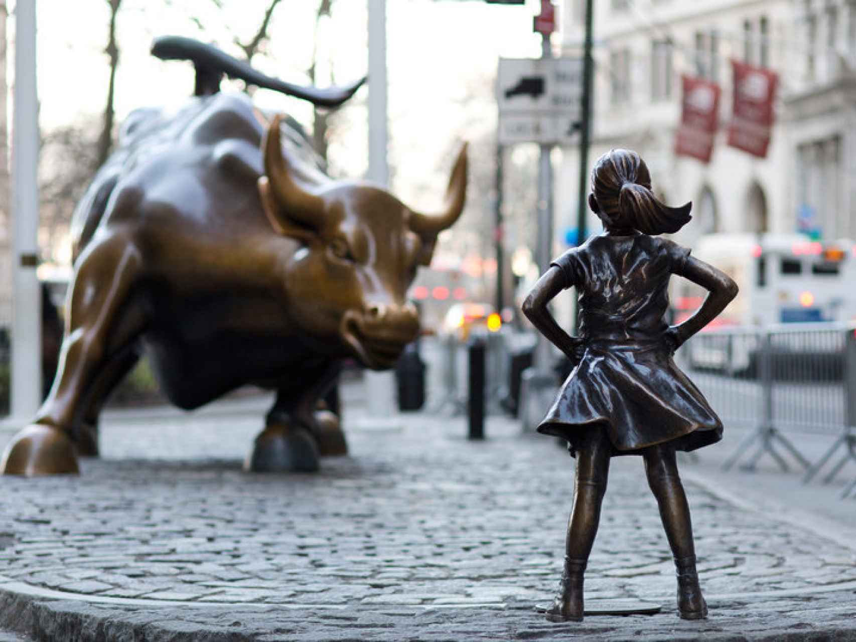 Fearless Girl, de la artista uruguaya Kristen Visbal, en Wall Street.