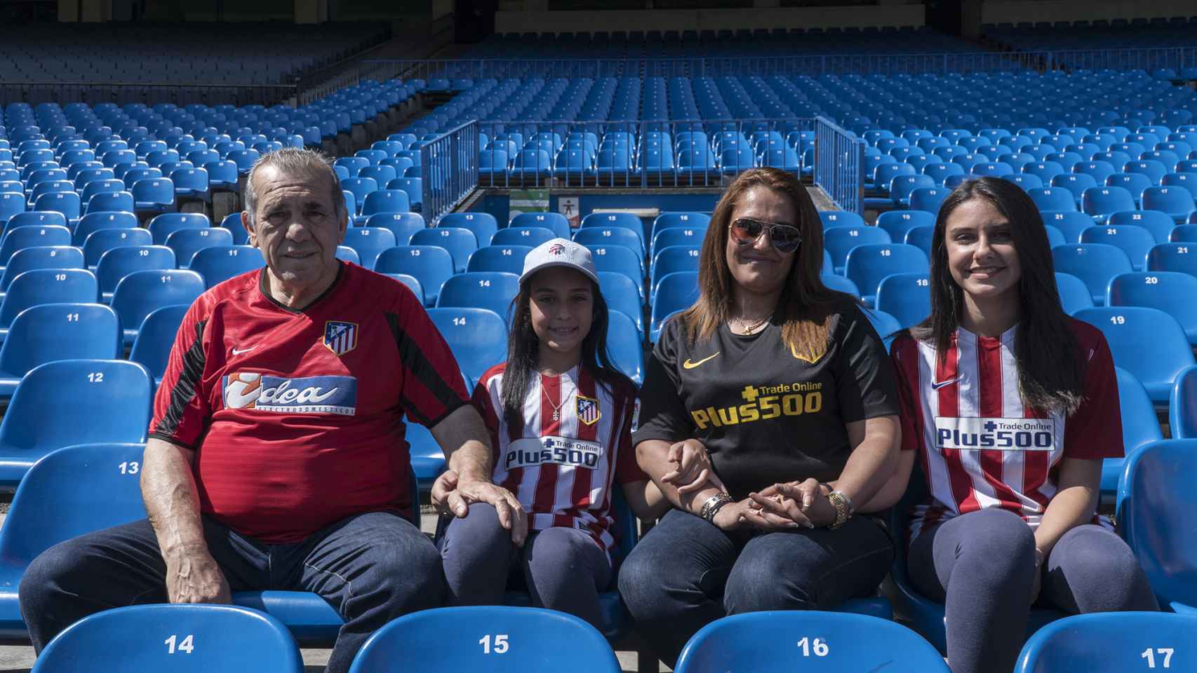Antonio, Marta, Tesi y Alba posan para EL ESPAÑOL