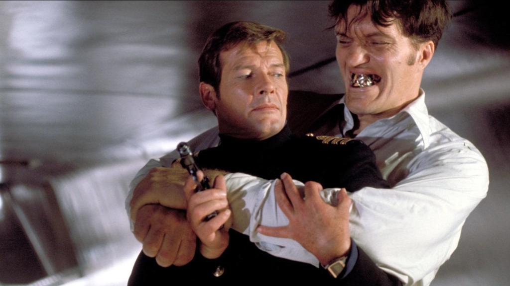 Las mejores escenas de Roger Moore como James Bond