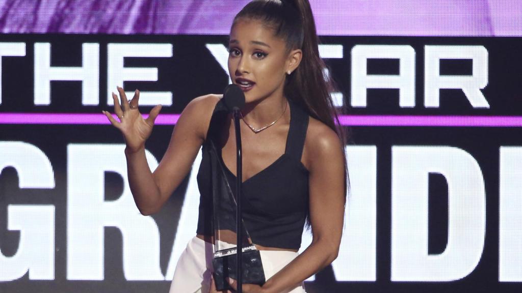 Ariana Grande durante los premios American Music 2016.