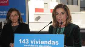 Ana Botella atiende a los medios de comunicación durante su etapa como alcaldesa
