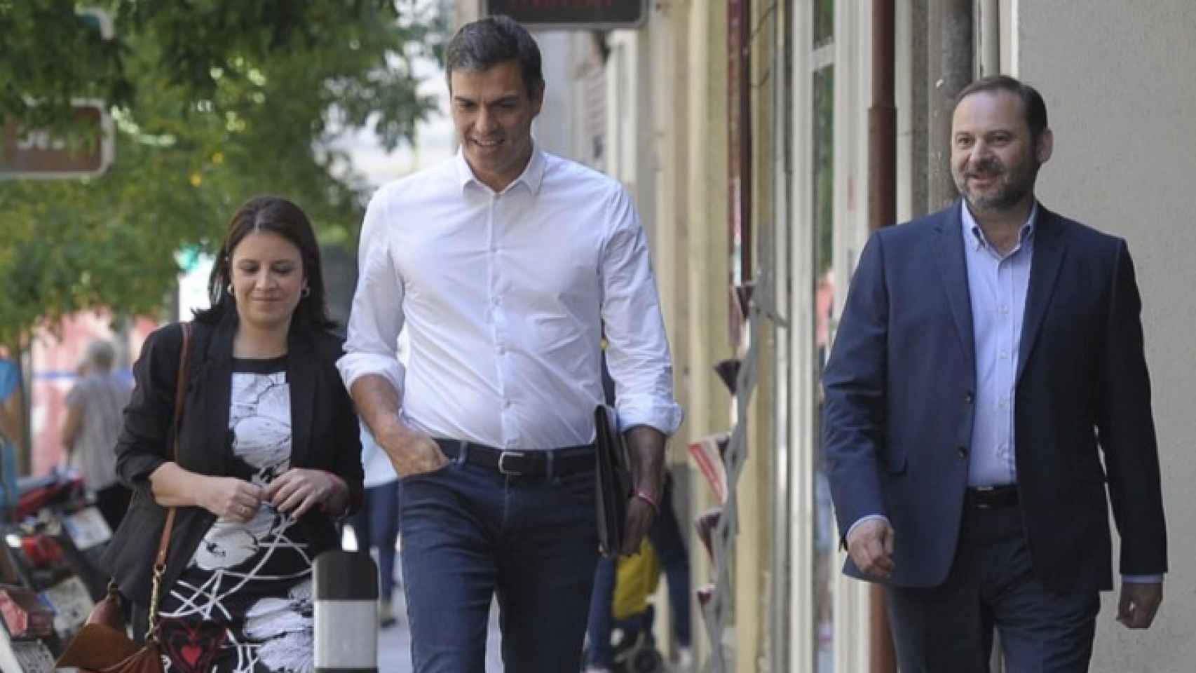 José Luis Ábalos, junto a Adriana Lastra y Pedro Sánchez este miércoles en Ferraz.