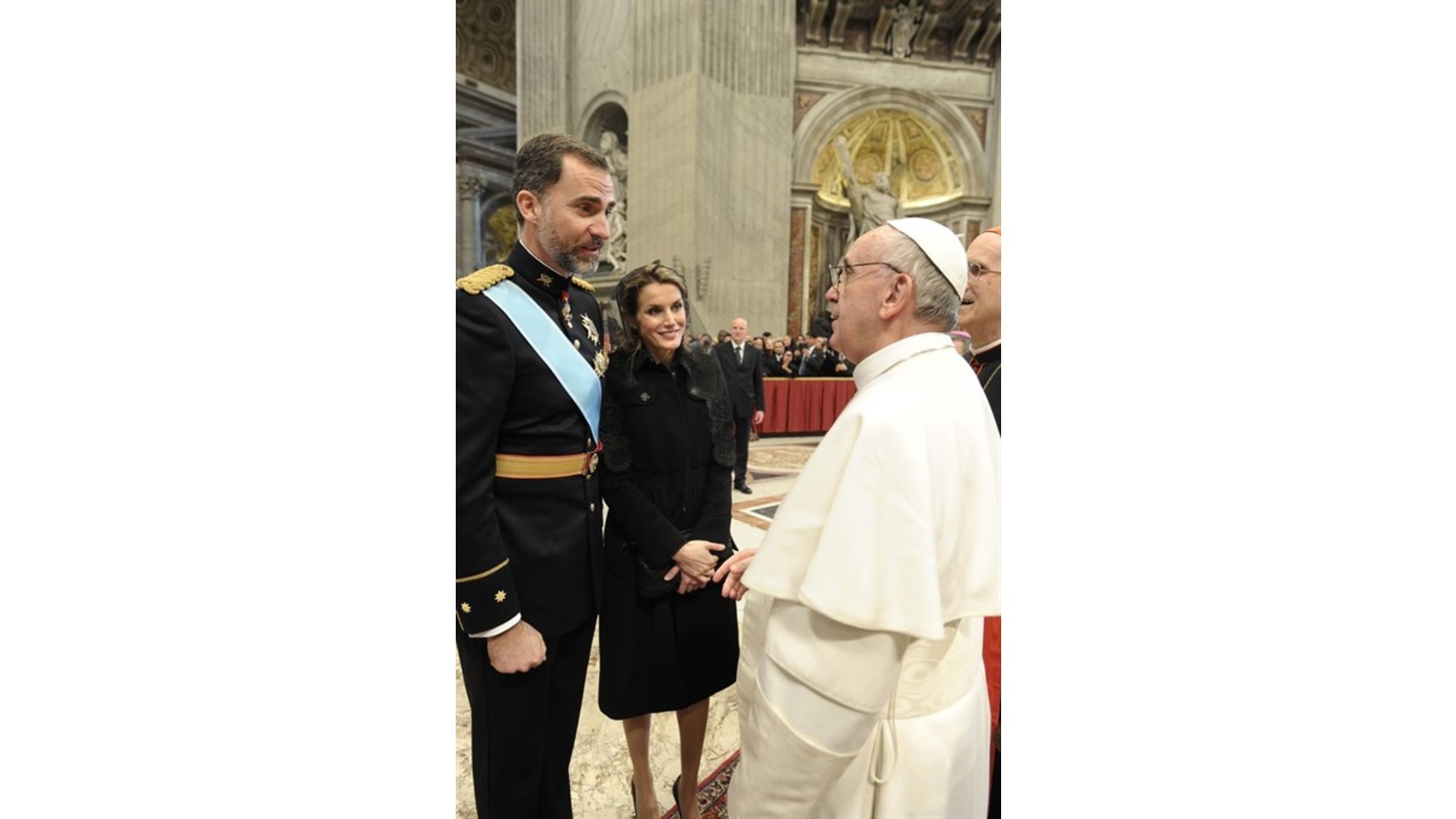 Felipe y Letizia asistieron a la primera misa del pontificado de Papa Francisco  cuando todavía eran príncipes.