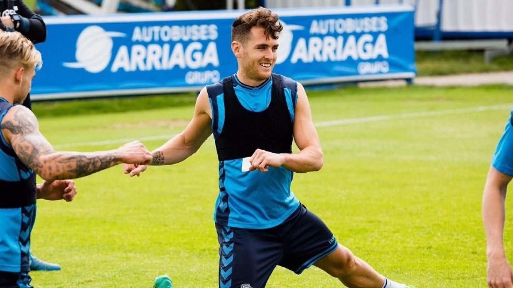 Ibai Gómez entrenando con el Alavés: Foto: Twitter (@ibaigomez)