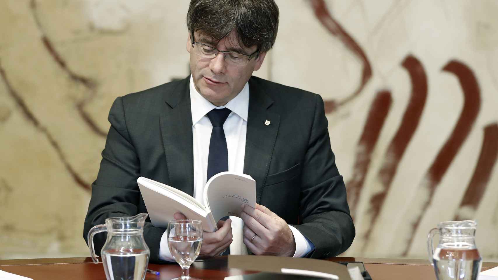 Puigdemont, presidiendo una reunión semanal del gobierno catalán