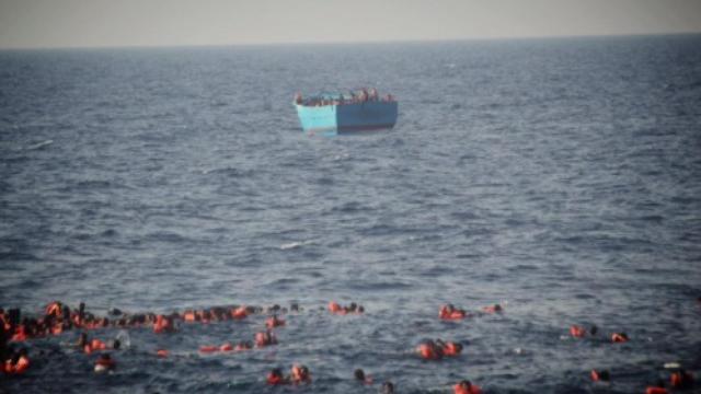 Imagen de la embarcación que ha volcado en el Mediterráneo