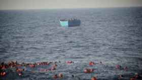 Imagen de la embarcación que ha volcado en el Mediterráneo