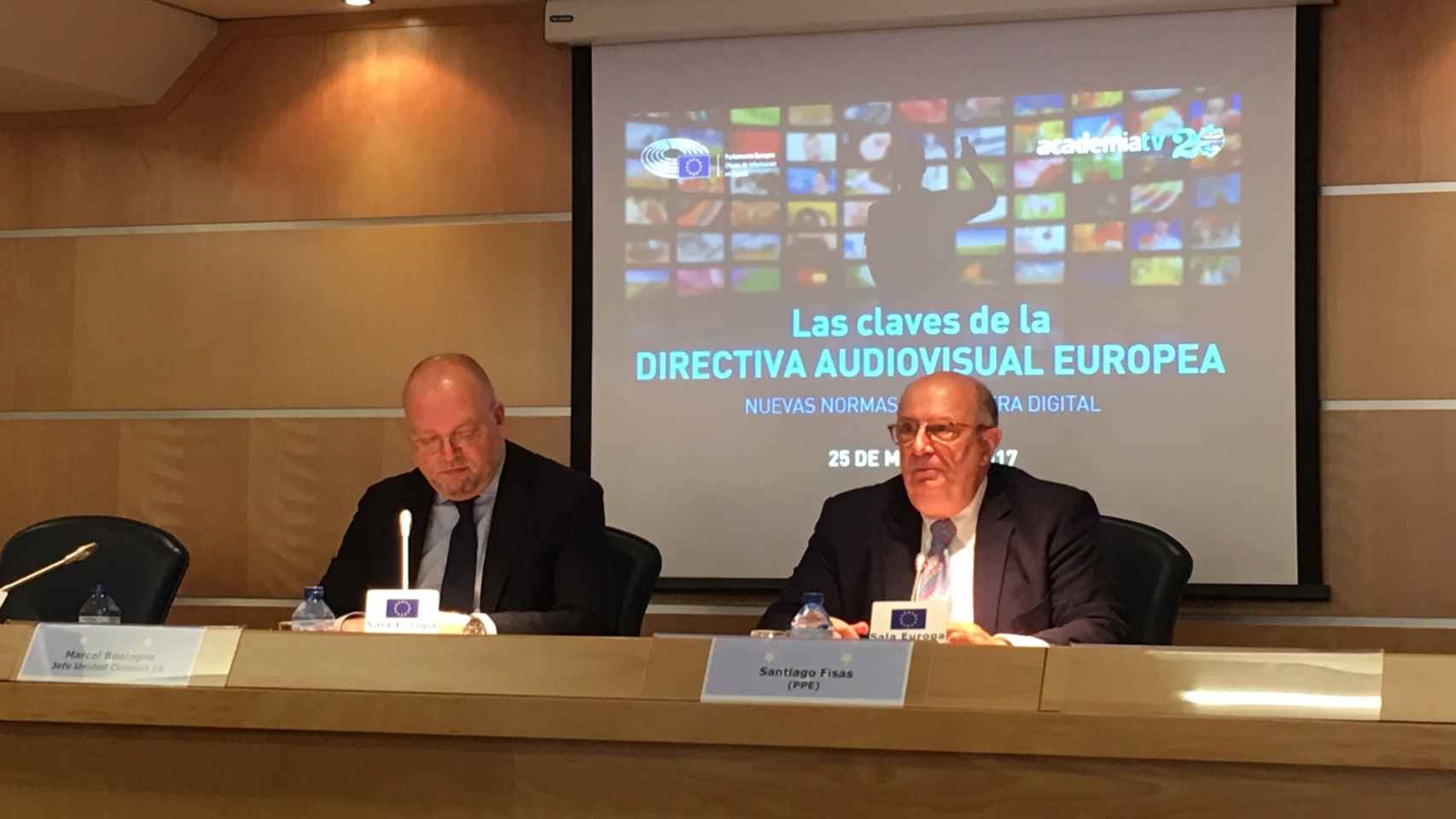 Marcel Boulogne (Comisión Europea) y Santiago Pisas (PPE) durante la jornada Las claves de la Directiva Audiovisual Europea