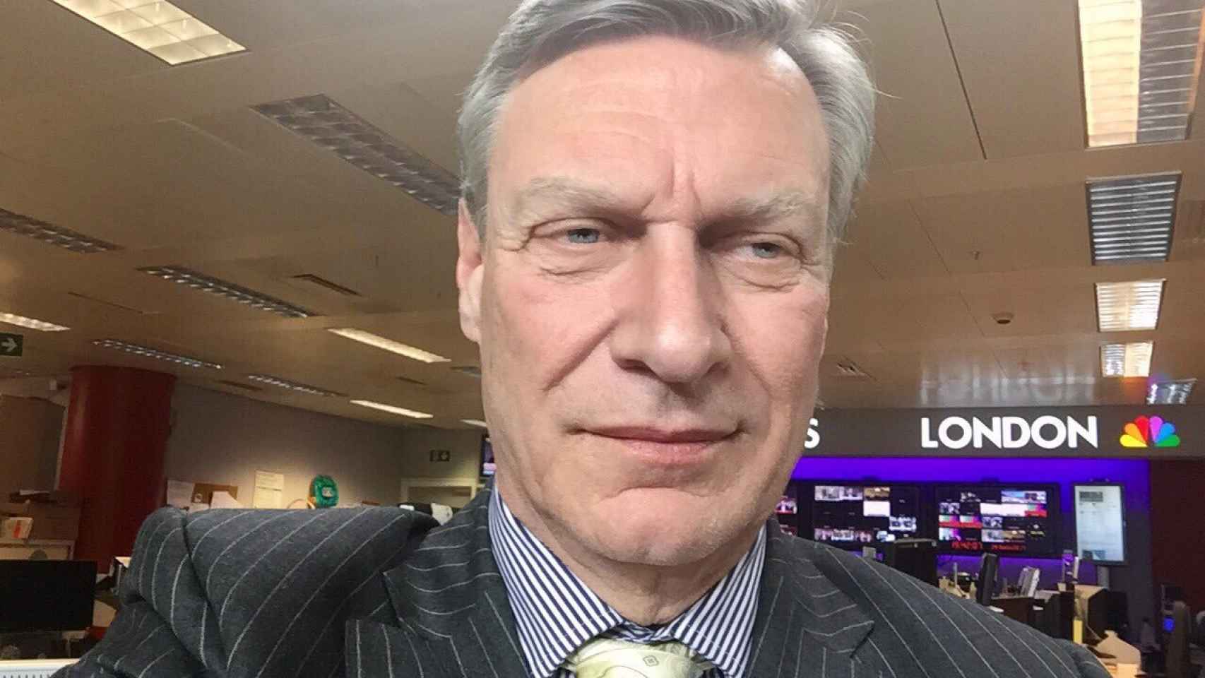 Un selfie del falso embajador de Trump ante la UE, Ted Malloch