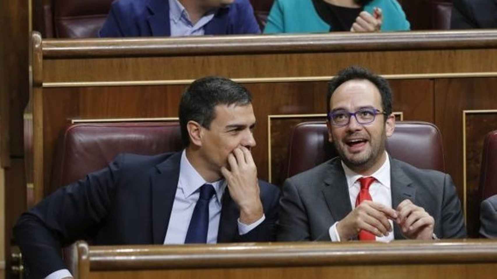 Pedro Sánchez y Antonio Hernando juntos en el Congreso