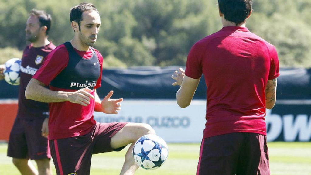 Juanfran entrena con el Atleti. Foto: atleticodemadrid.com