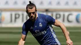 Bale se ejercita en solitario