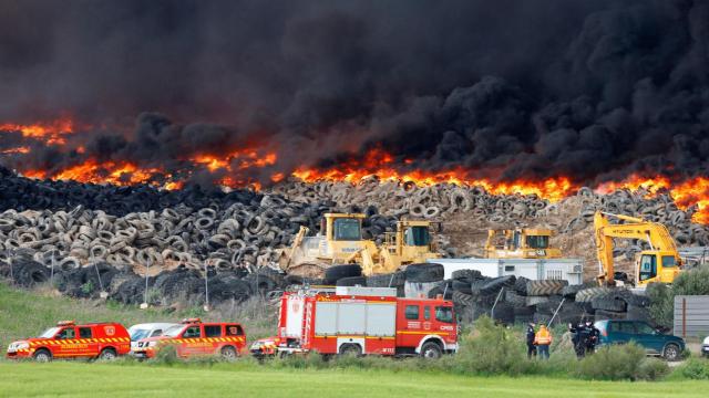 Vista del incendio de los nuemáticos de Seseña