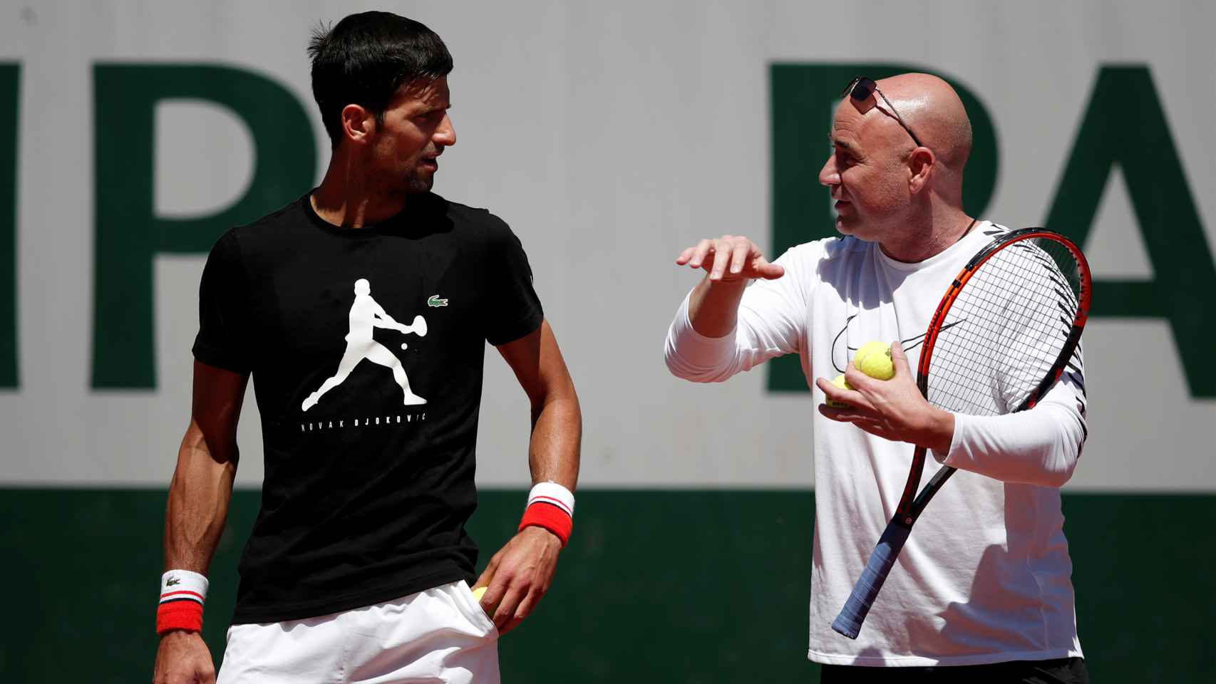 Agassi y Djokovic entrenando en Roland Garros.