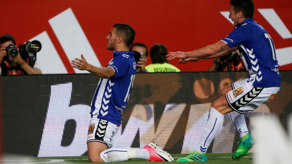 Theo Hernández celebra su gol.