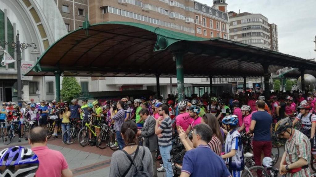 concentracion ciclistas plaza espana valladolid 1