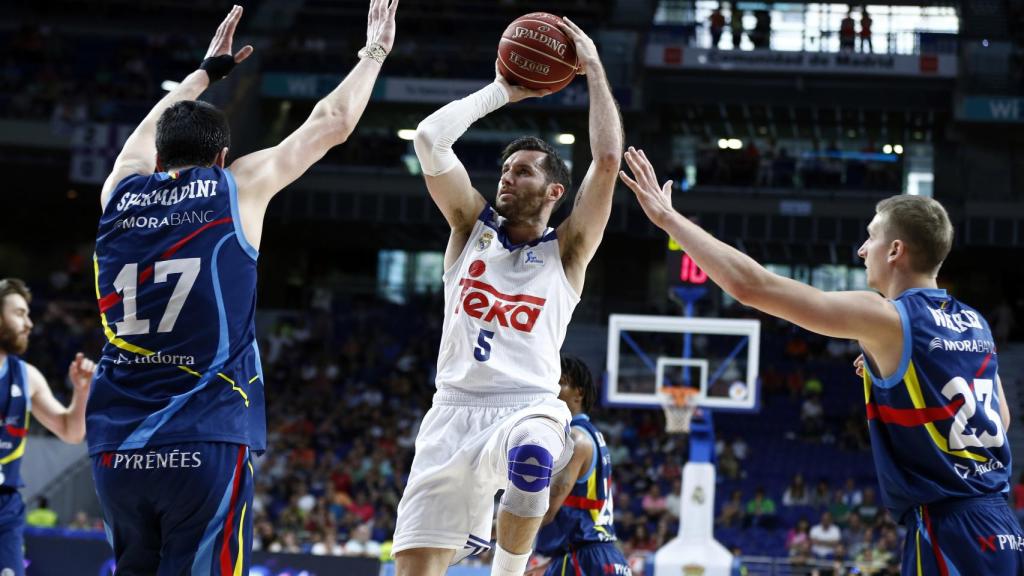 Rudy Fernández lanza en el tercer partido ante el Andorra.