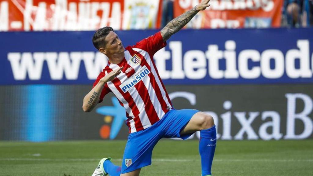 Fernando Torres celebra un gol durante el partido.