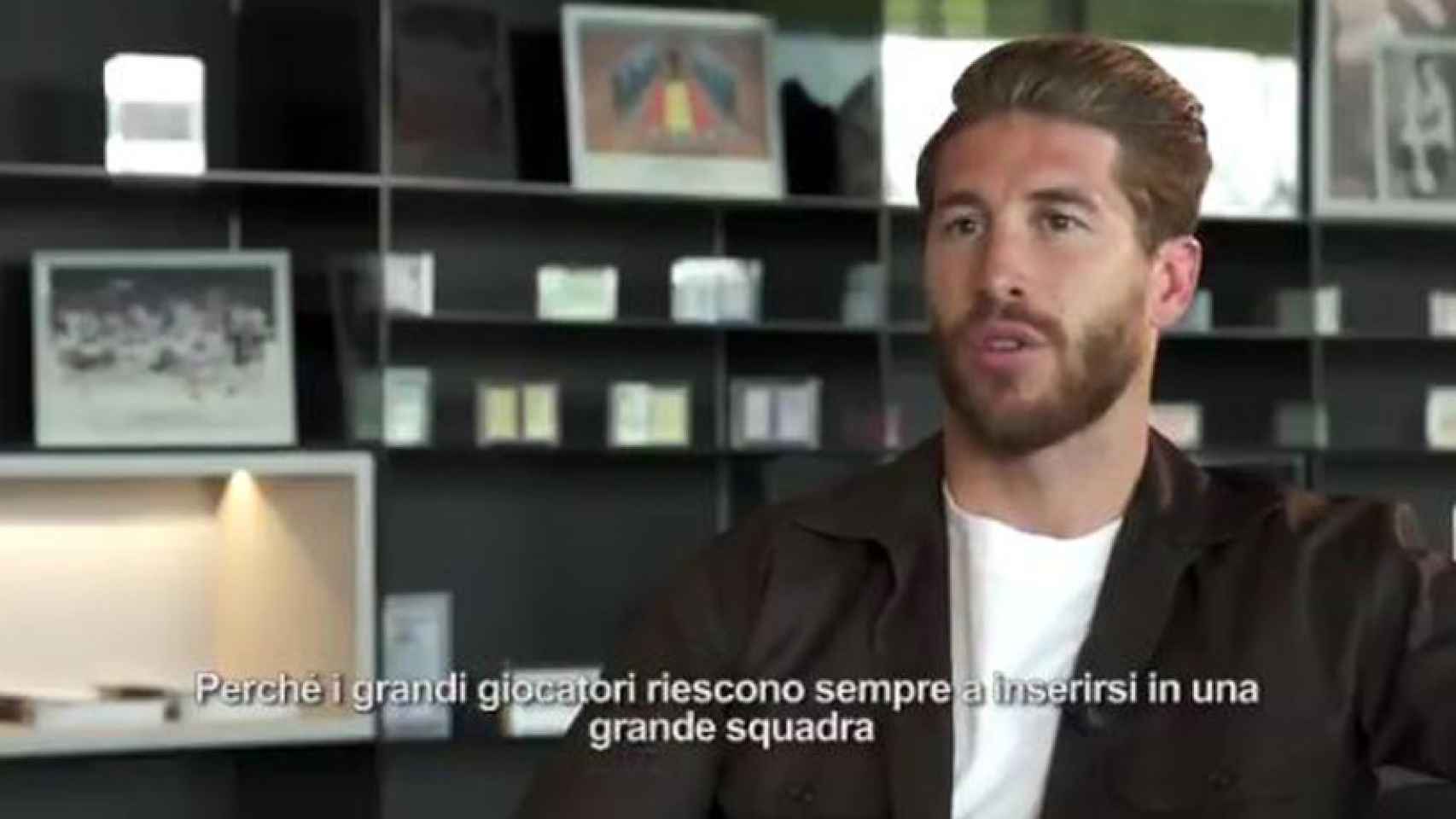 Ramos, hablando sobre Totti para la Roma. Foto: Twitter: (@OfficialASRoma)