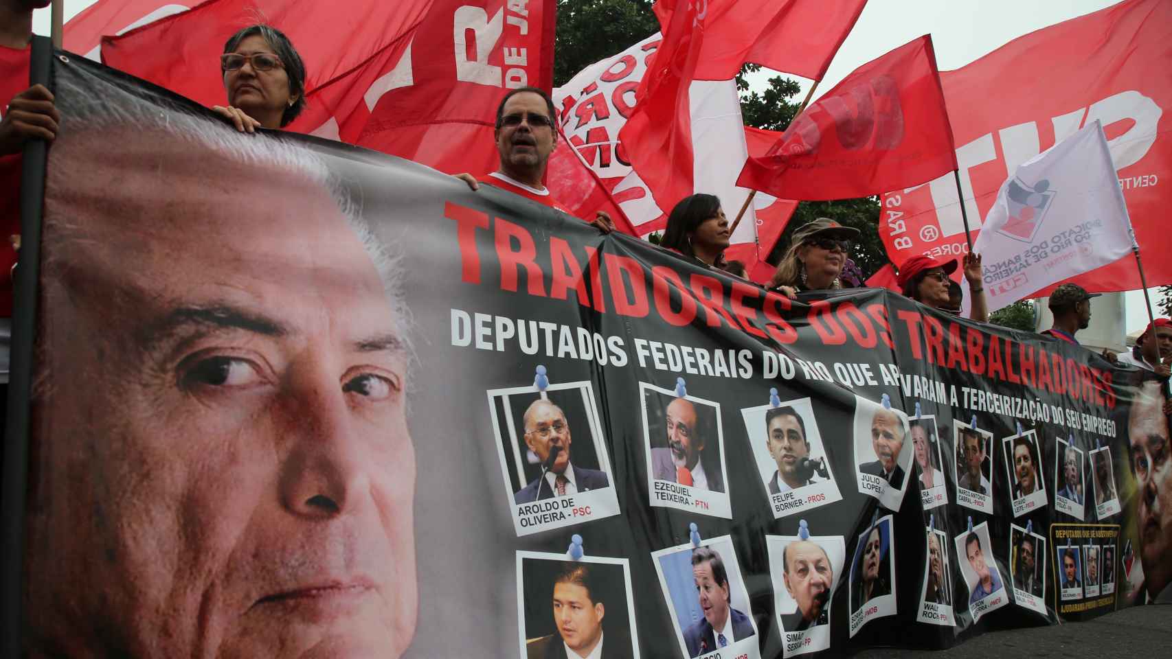 Las protestas en contra del presidente se suceden en las calles brasileñas.