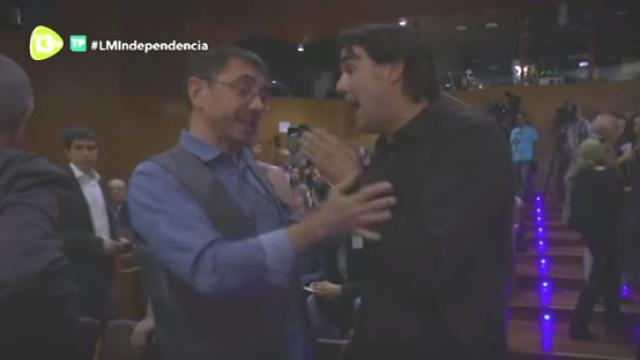 13tv acusa a Monedero de darle un cabezazo a un reportero