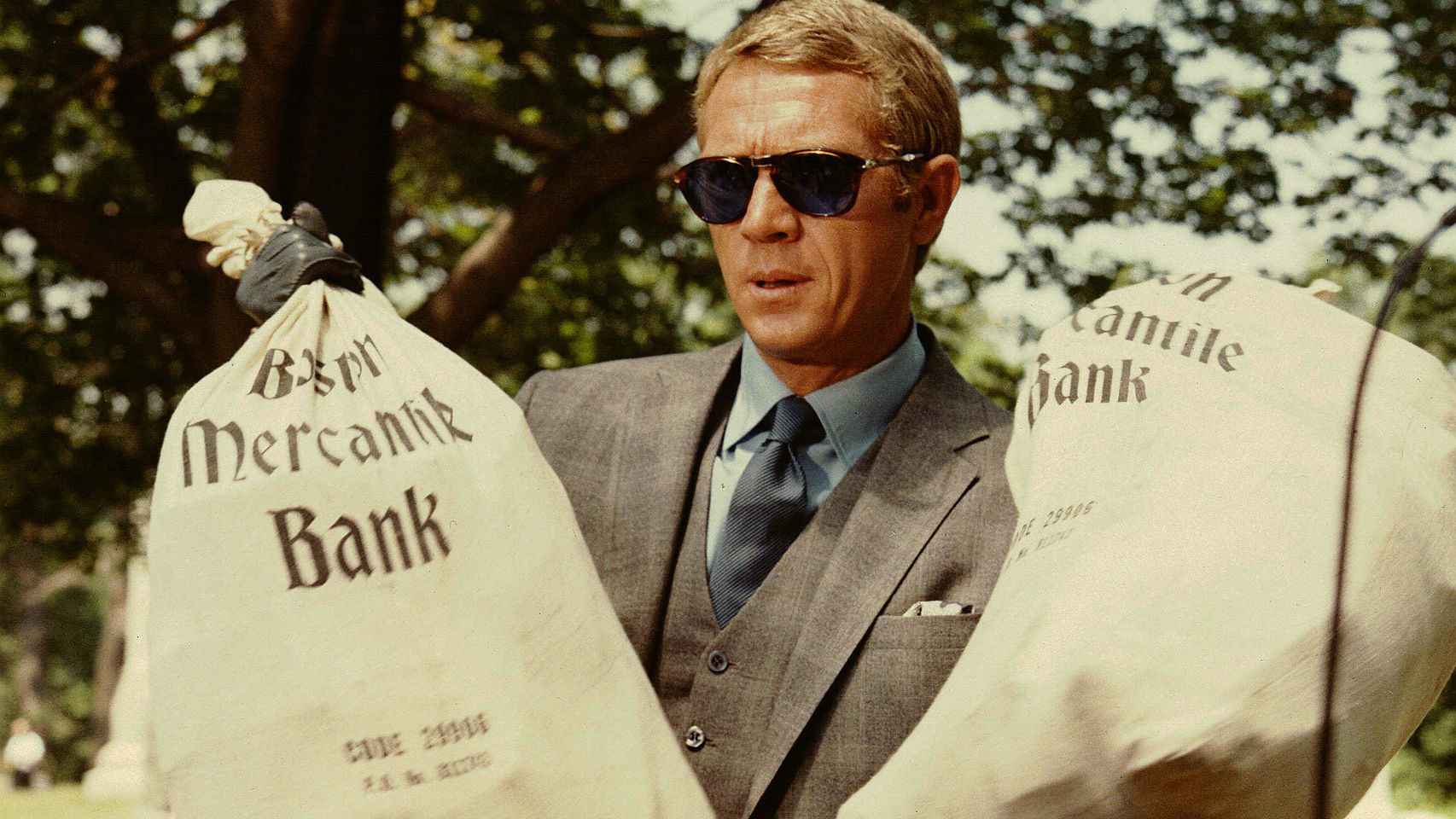Steve McQueen con gafas Persol en El caso de Thomas Crown (1968).