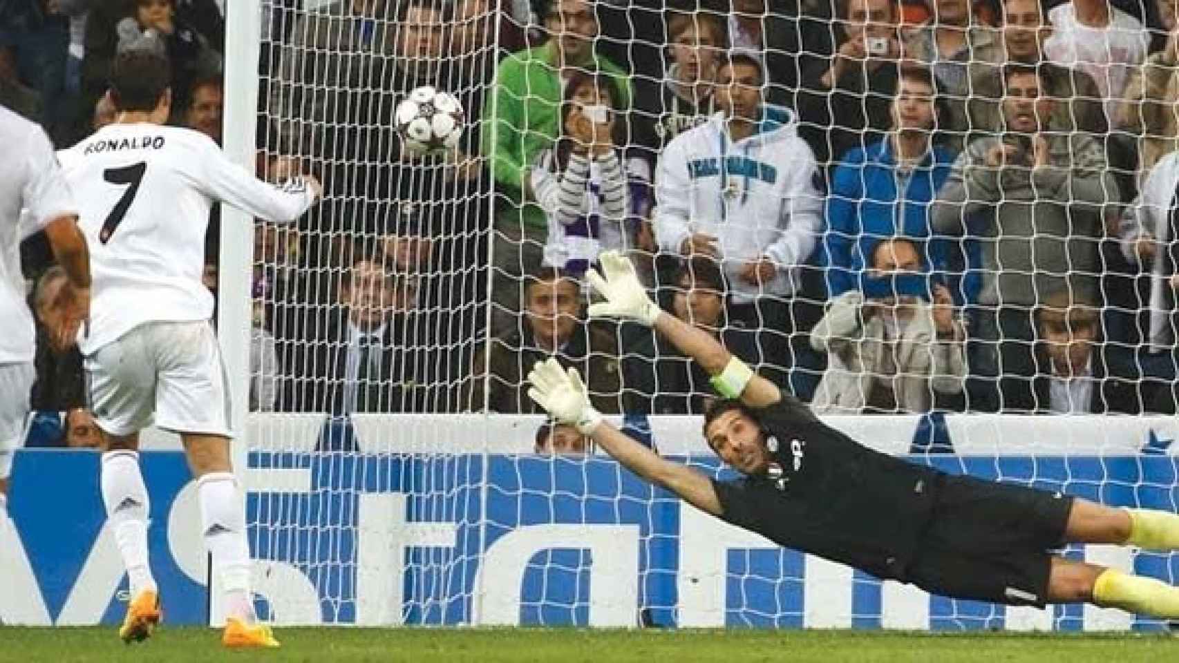 Cristiano lanza un penalti a Buffon en el Madrid - Juventus de 2015.