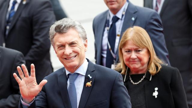 Mauricio Macri y tras él, la hasta ahora ministra de Exteriores de Argentina, Susana Malcorra.