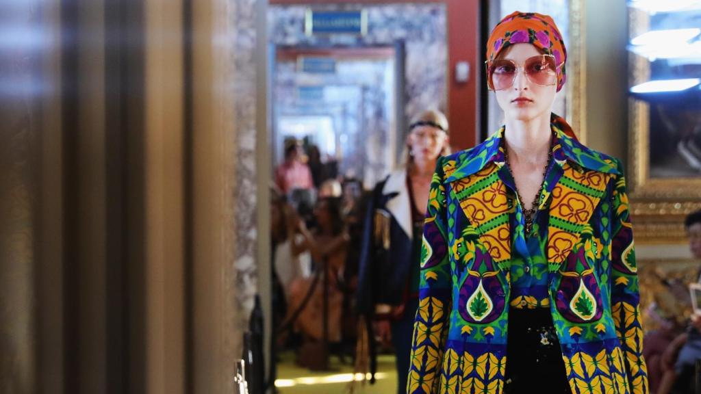 Imagen del desfile Cruise 2018 de GUCCI. | Foto: Getty Images.