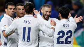Bale e Isco celebrando un gol con Benzema