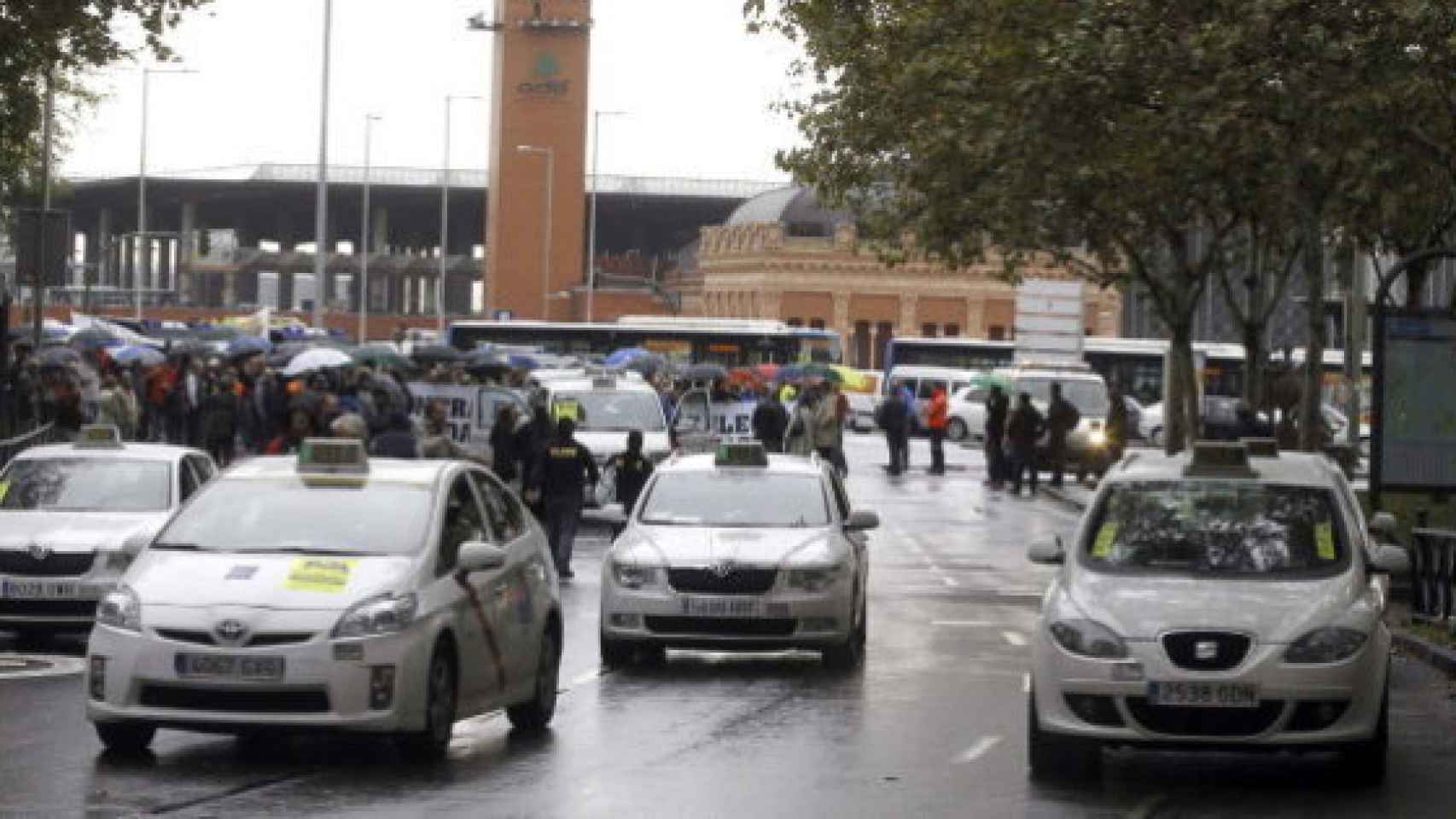 Foto de archivo de taxis en Atocha.