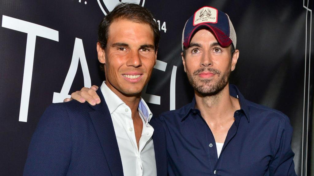 Enrique Iglesias y Rafa Nadal durante la inauguración del restaurante Tatel en Madrid.