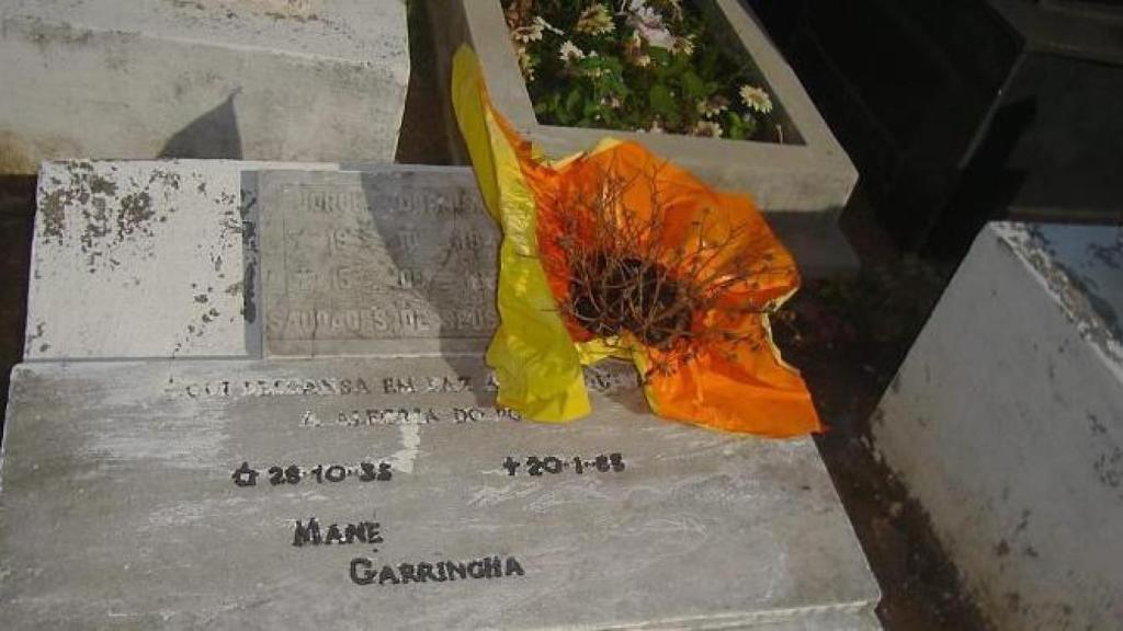 El nicho de Garrincha en el cementerio de Magé.