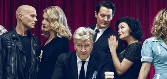 David Lynch junto a parte del elenco de <em>Twin Peaks</em>