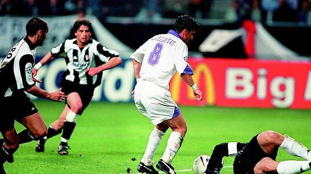 Mijatovic, en el momento en el que marcó el gol en la final de 1998.