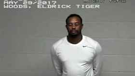Tiger Woods en comisaría tras su detención.