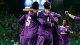 La plantilla del Madrid celebrando un gol
