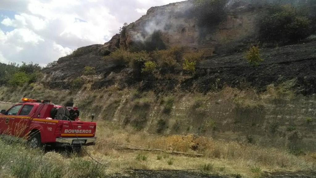 Imagen del incendio de Almoguera subida a Twitter por @CEISGuadalajara