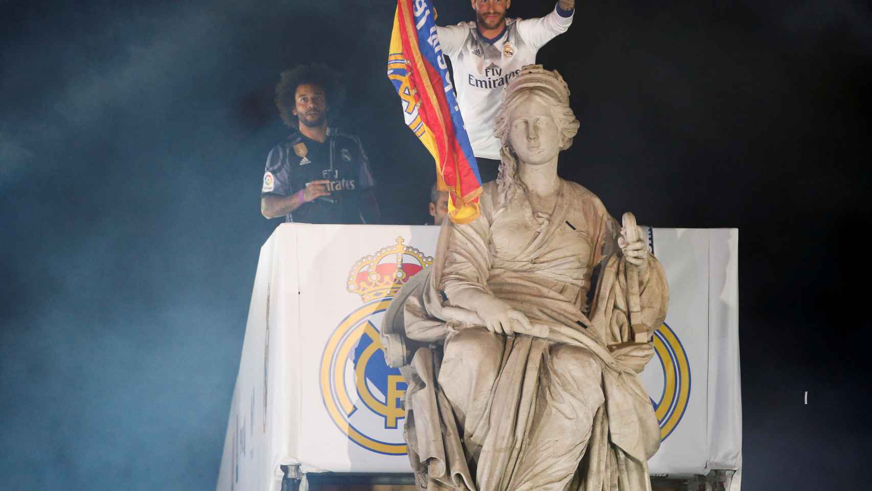 Sergio Ramos y Marcelo, en la celebración de la Liga en Cibeles.
