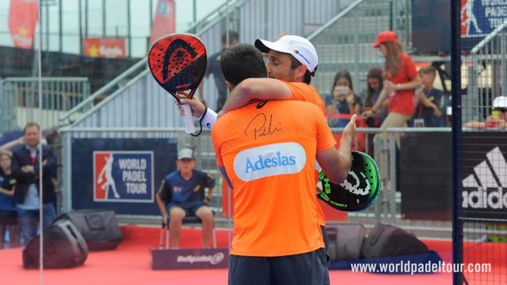 Fernando Belasteguín y Pablo Lima celebran su victoria en Barcelona.