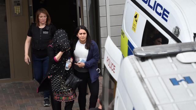 Imagen de una mujer arrestada en Barking.