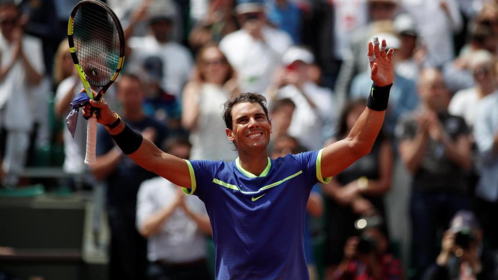 Nadal, saludando al público tras ganar a Bautista.