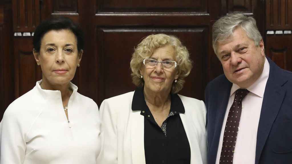Manuela Carmena, junto a Antonieta Mendoza y Leopoldo López, padres del político venezolano Leopoldo López.