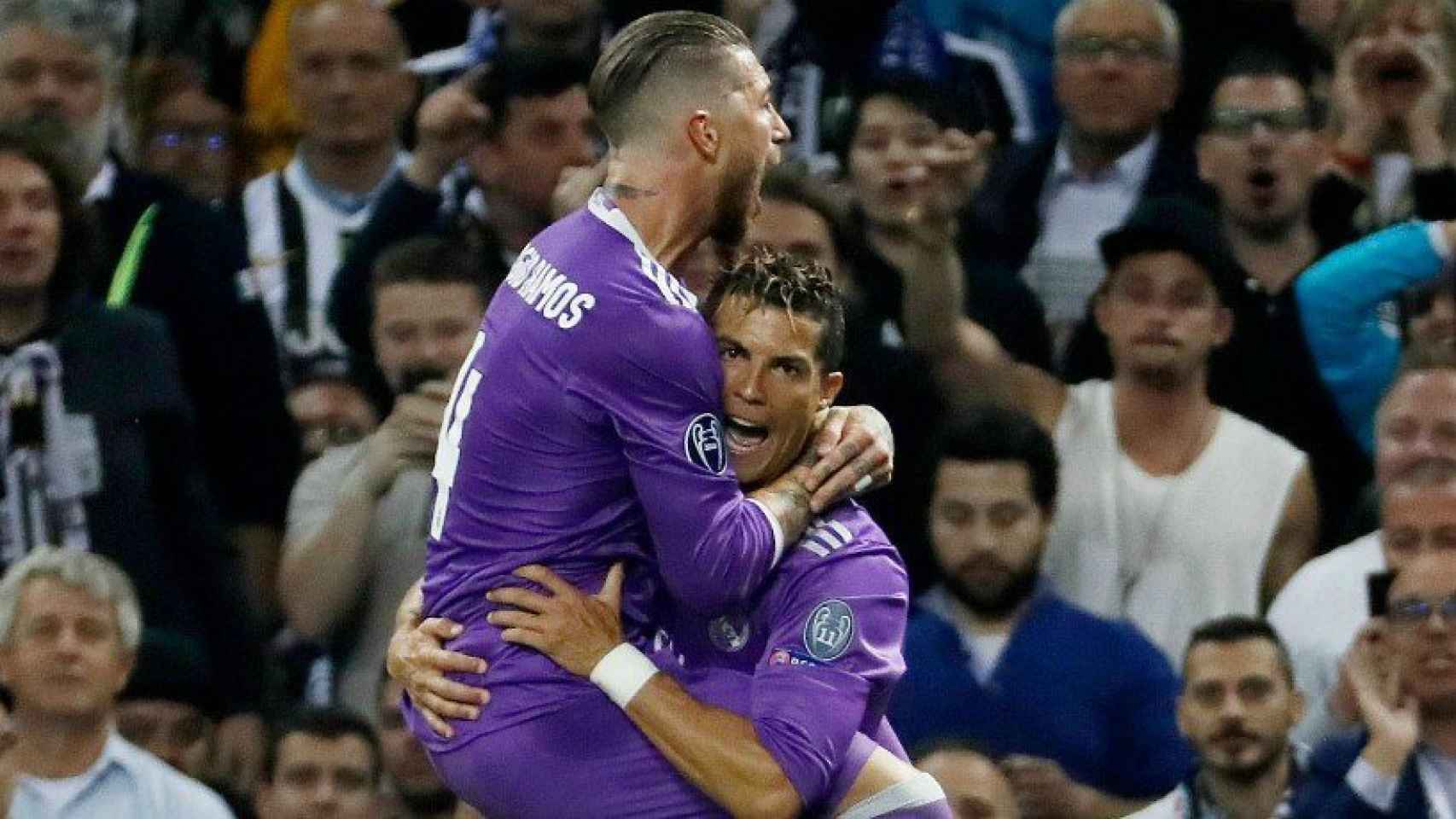 Ramos felicitando a Cristiano Ronaldo