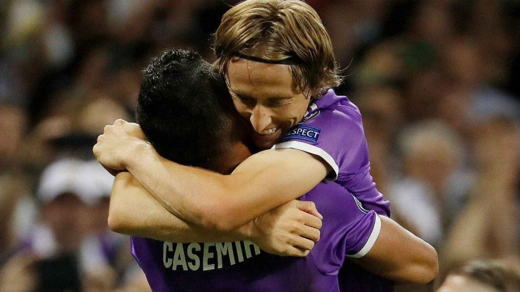 El abrazo de Casemiro y Modric