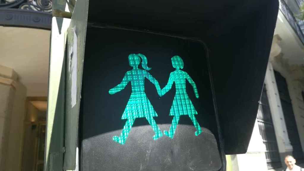 Un semáforo 'gay' en verde
