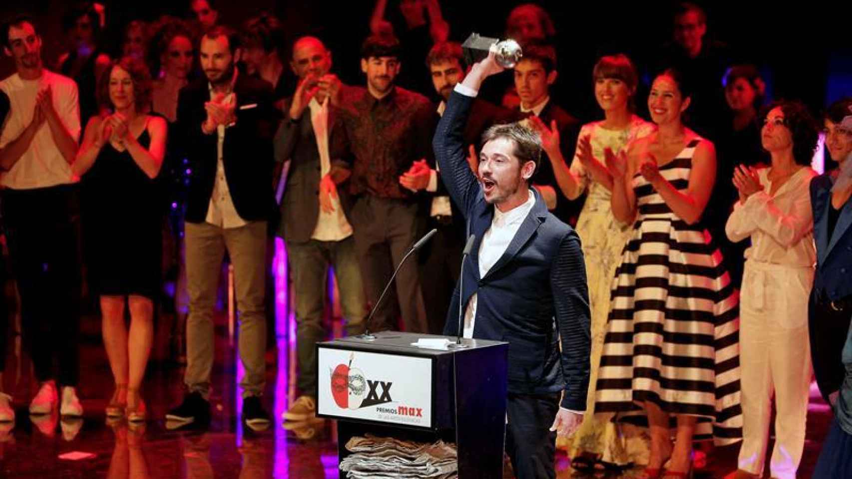 El director Jon Maya Sein, de la compañia Kukai Dantza, recibe el Premio Max al Mejor Espectáculo de Danza por la obra Oskara.