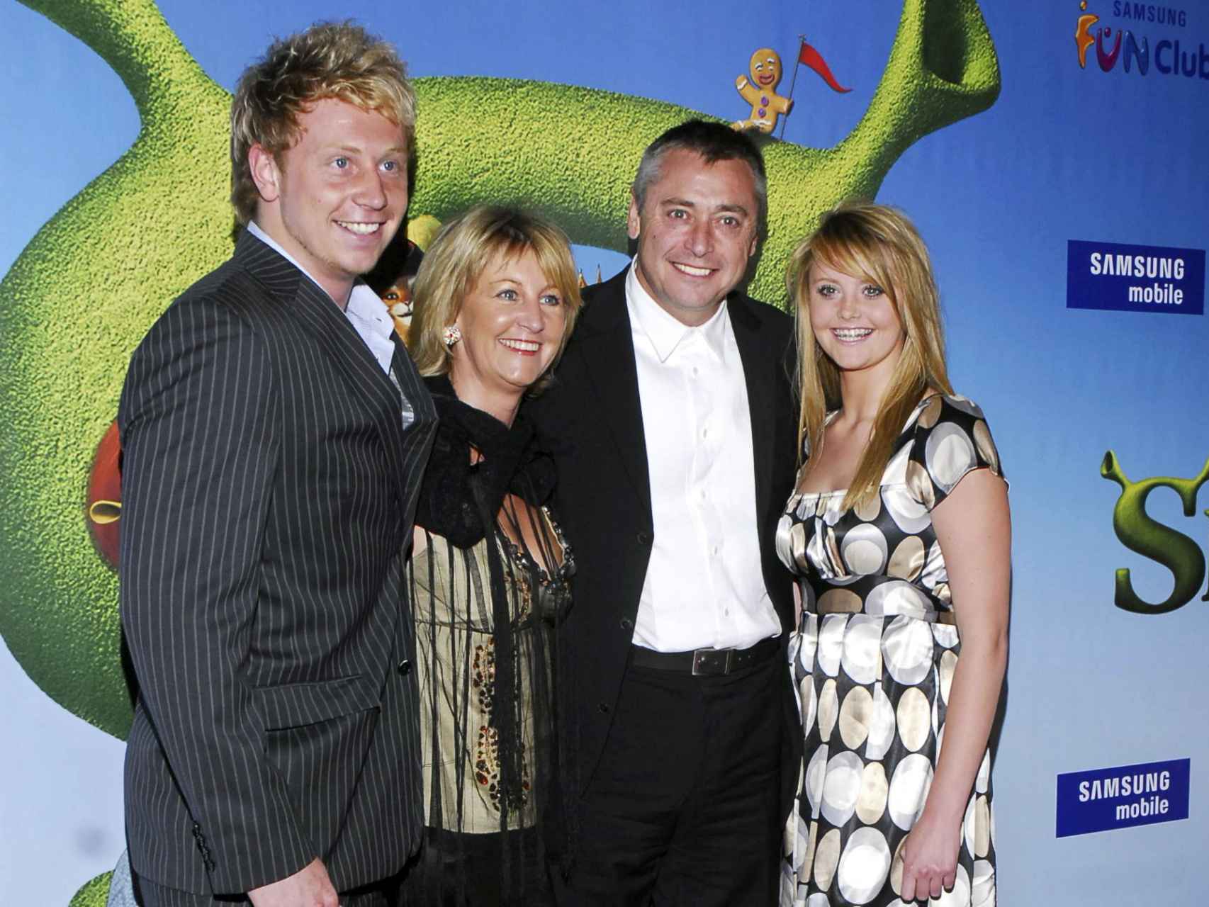 Michael Robinson junto a su mujer y sus dos hijos, en 2007.