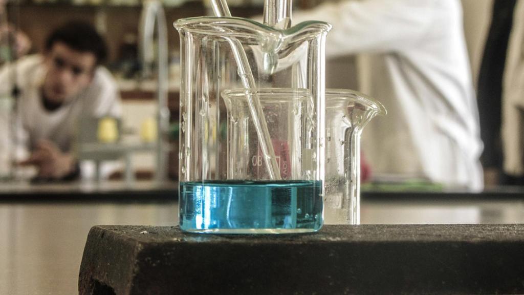 La física, la química o las matemáticas son áreas científicas donde las riñas entre científicos han impulsado importantes avances.